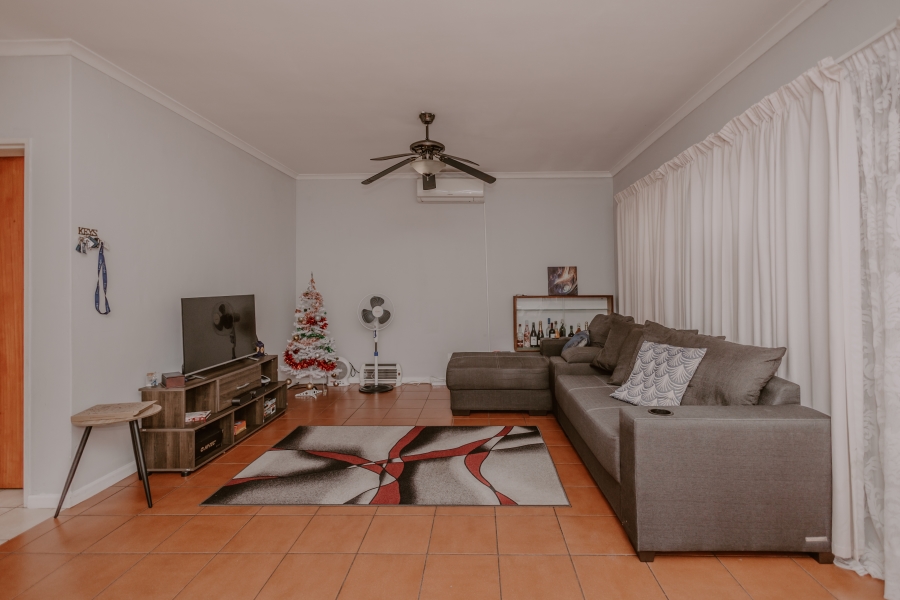 3 Bedroom Property for Sale in Jakarandas Western Cape